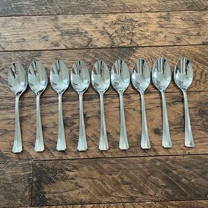 Bordeaux Stainless Oneida 7” Soup Spoons (9)